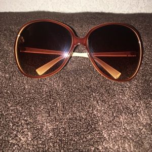 Brown oversized sunglasses